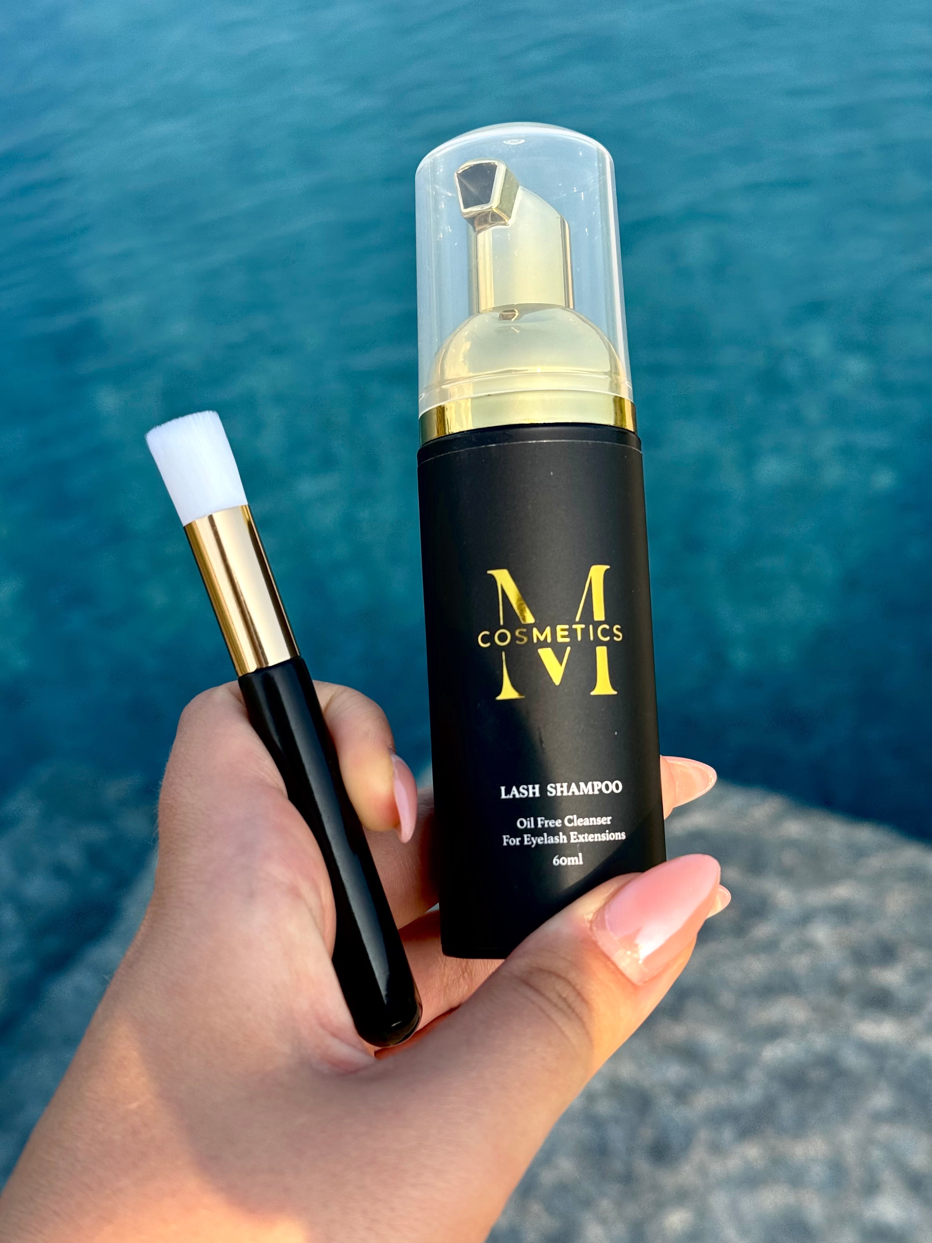 Wimpernshampoo mit Reinigungspinsel