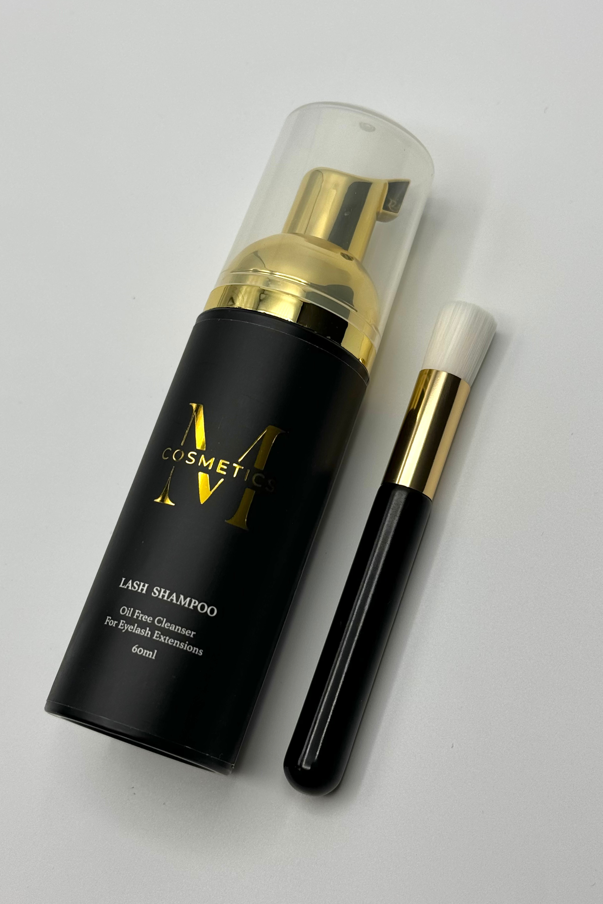 Wimpernshampoo mit Reinigungspinsel